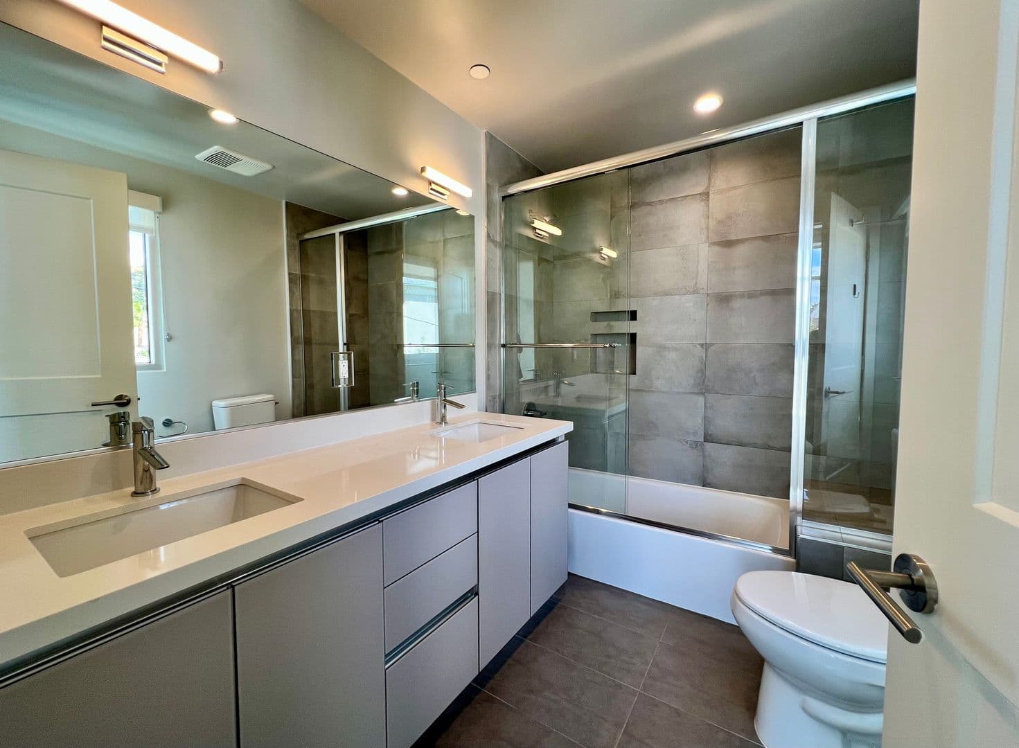 West Hollywood Apartment: 8017 Norton Avenue