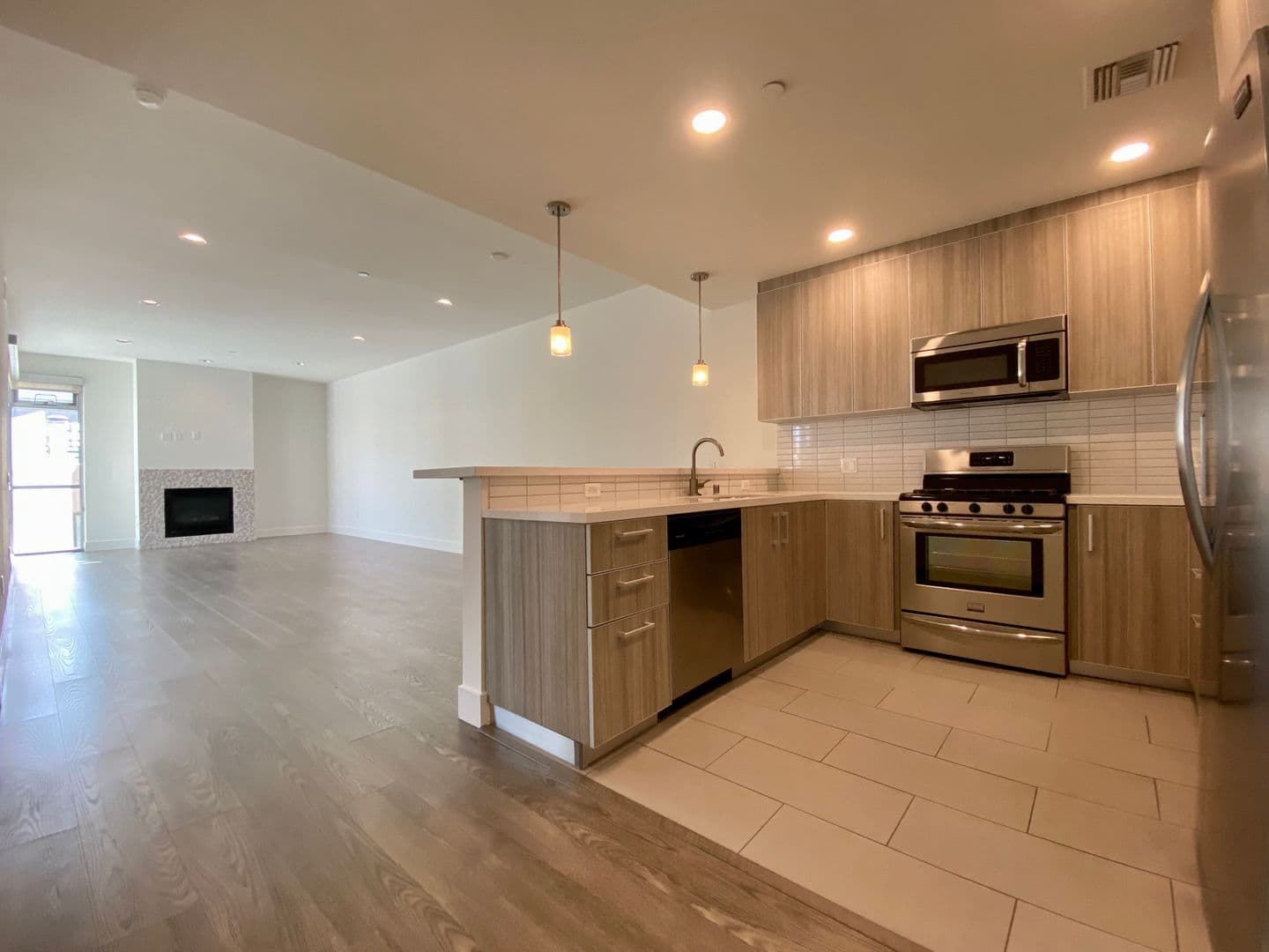 West Hollywood Apartment: 1232 N Kings Road