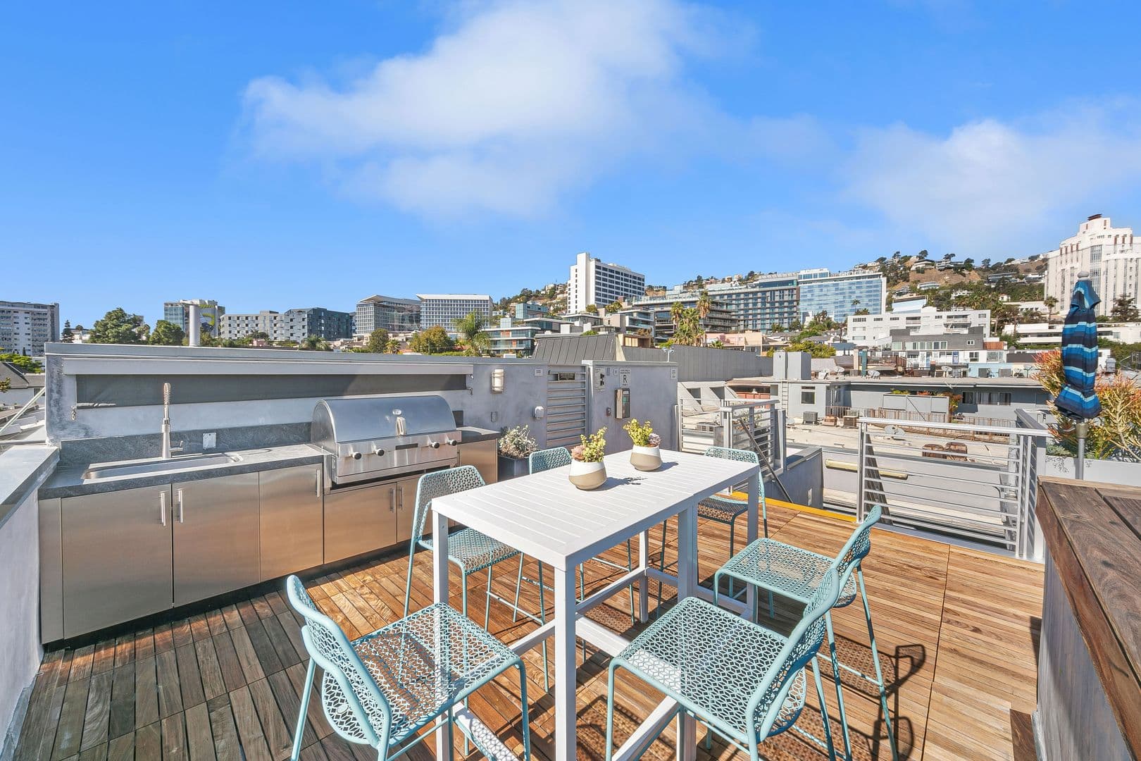West Hollywood Apartment: 1232 N Kings Road