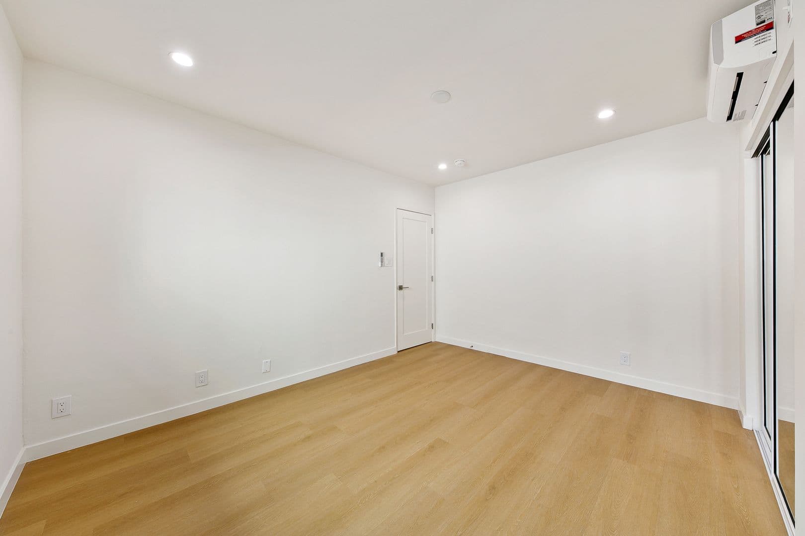 West Hollywood Apartment: 954 N San Vicente Blvd