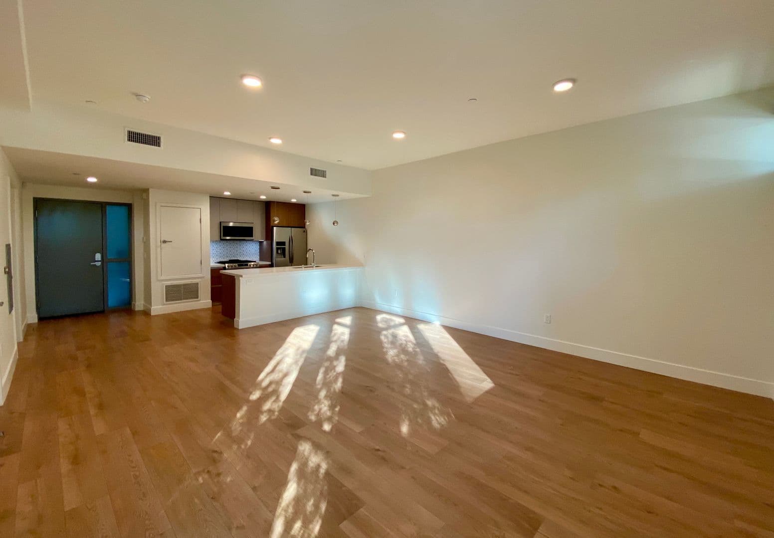West Hollywood Apartment: 8017 Norton Avenue