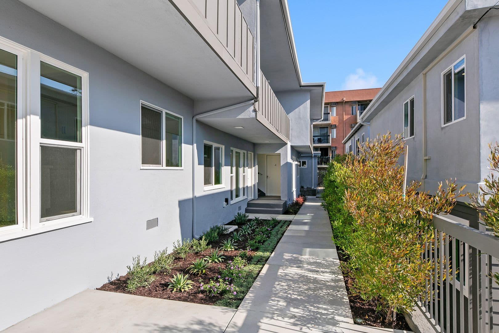 West Hollywood Apartment: 954 N San Vicente Blvd