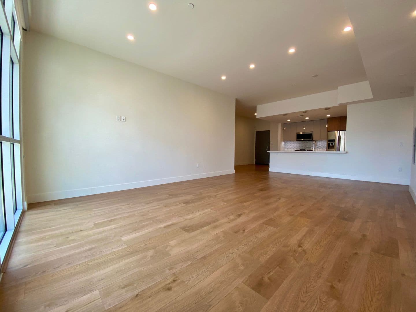 West Hollywood Apartment: 8017 Norton Avenue