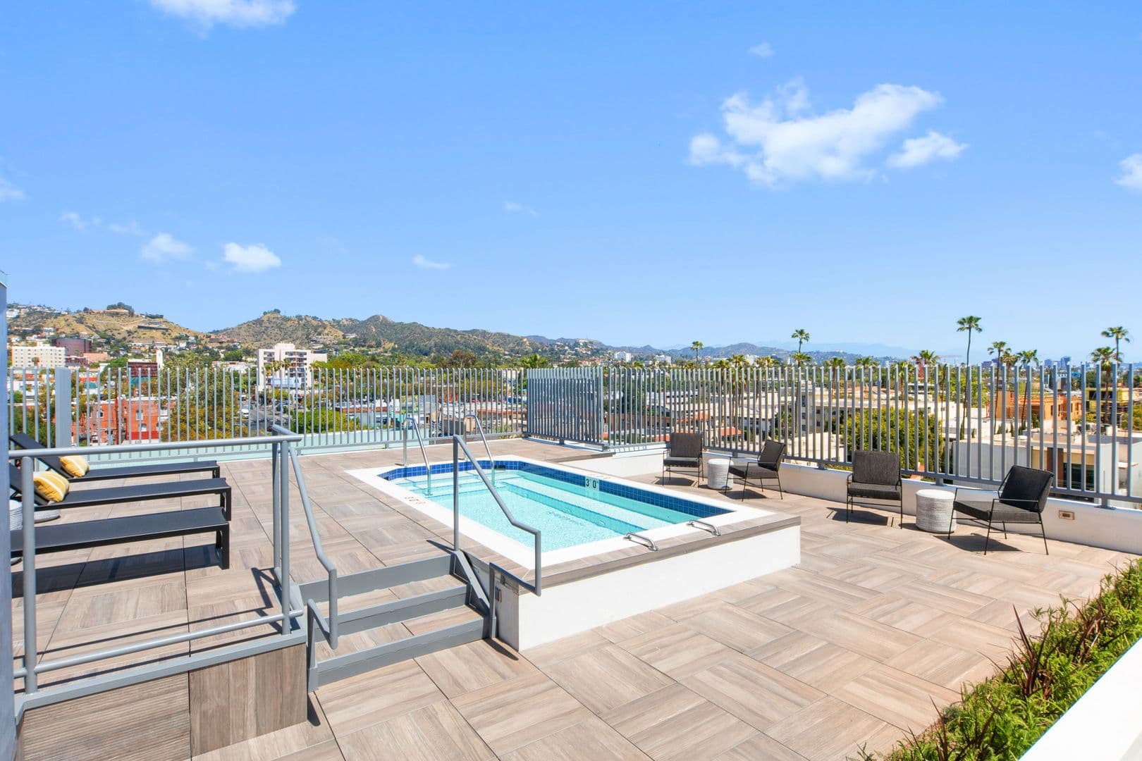 West Hollywood Apartment: 1001 N Fairfax Ave