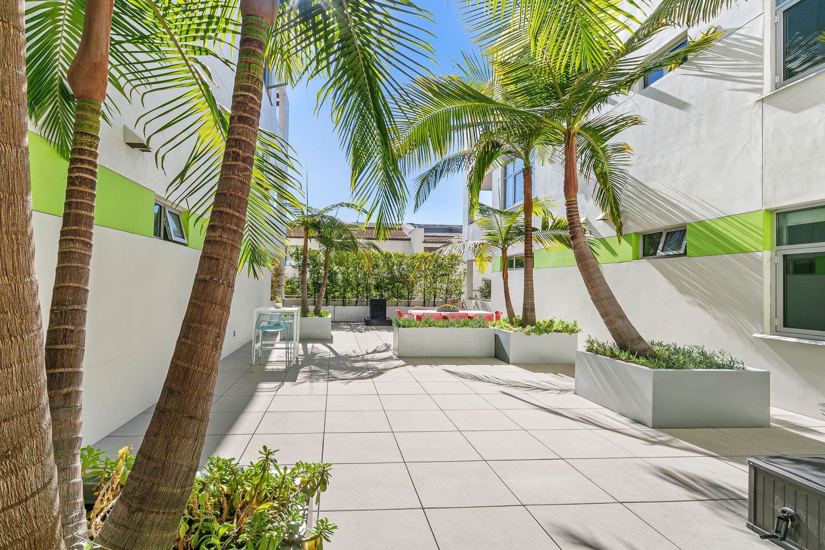 West Hollywood Apartment: 1232 N Kings Road