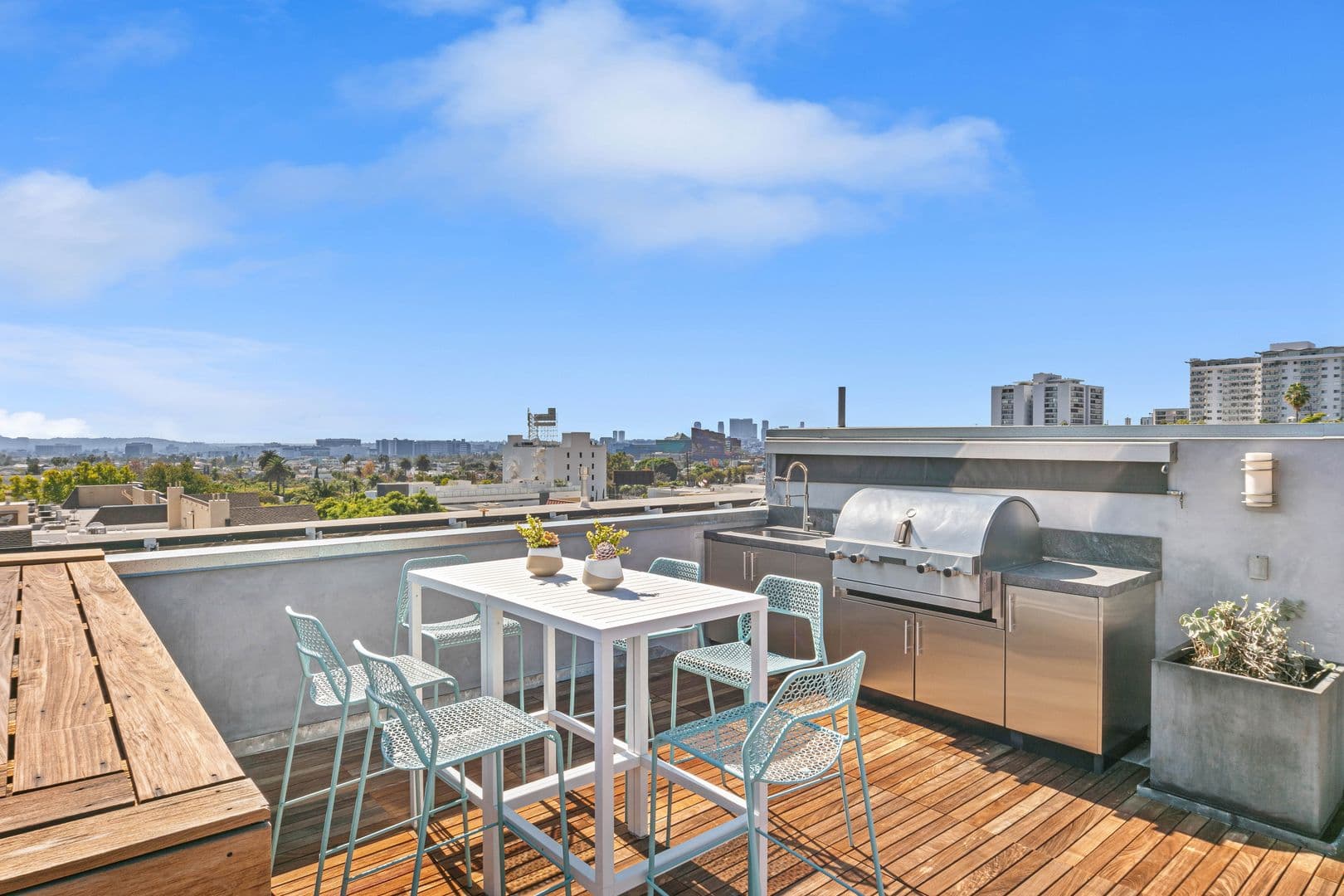West Hollywood Apartment: 1232 N Kings Road