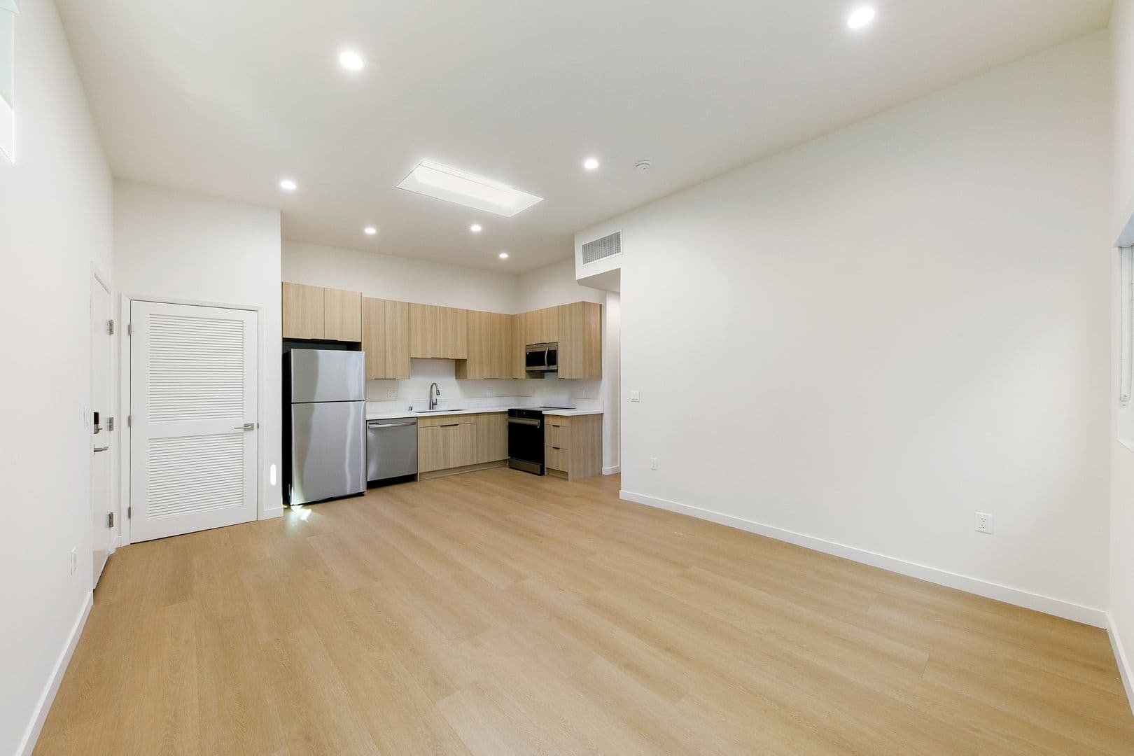 West Hollywood Apartment: 954 N San Vicente Blvd