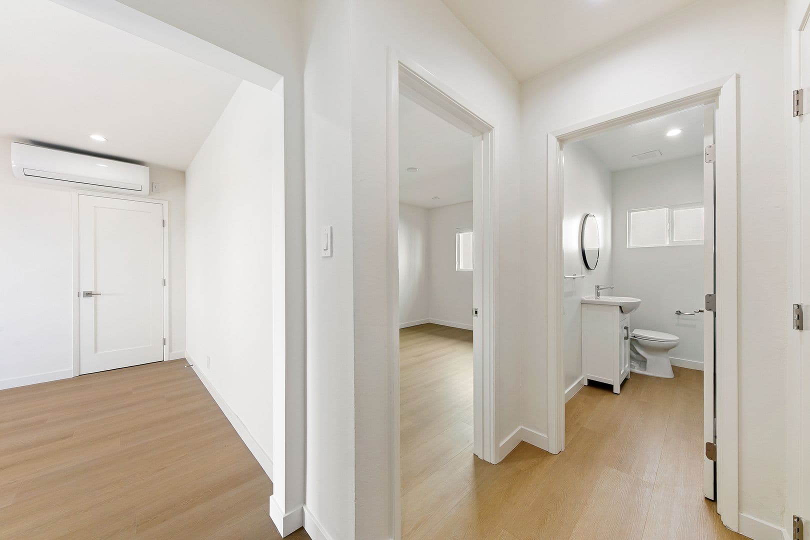 West Hollywood Apartment: 954 N San Vicente Blvd