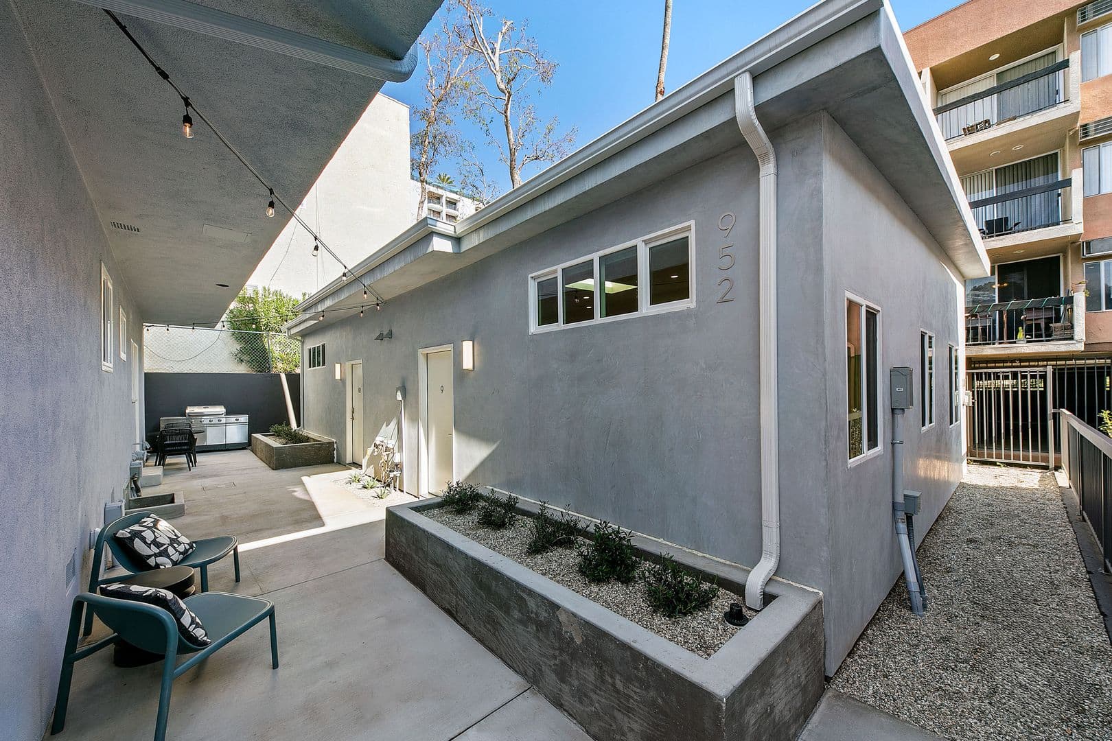 West Hollywood Apartment: 954 N San Vicente Blvd