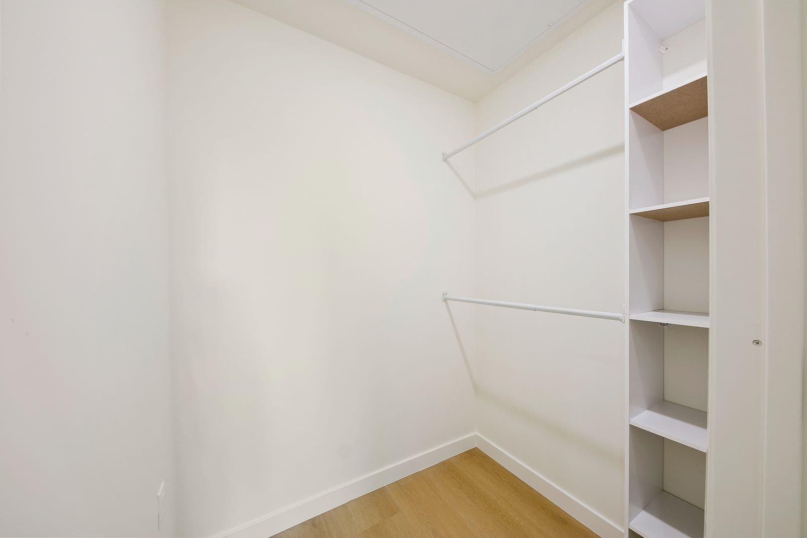 West Hollywood Apartment: 954 N San Vicente Blvd