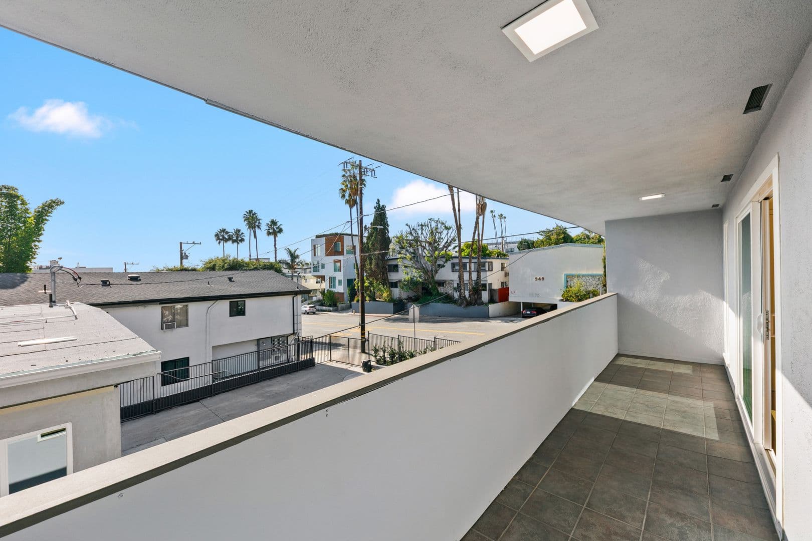 West Hollywood Apartment: 954 N San Vicente Blvd