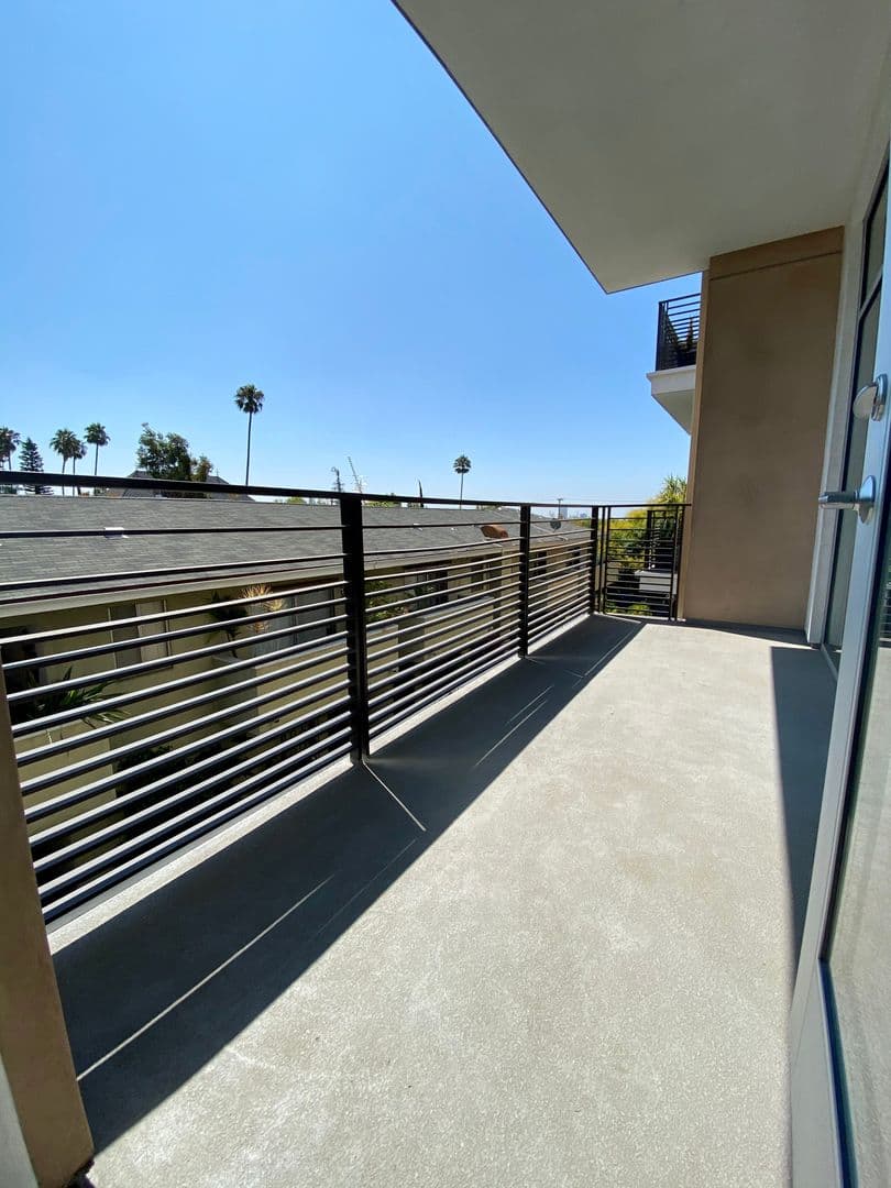 West Hollywood Apartment: 8017 Norton Avenue