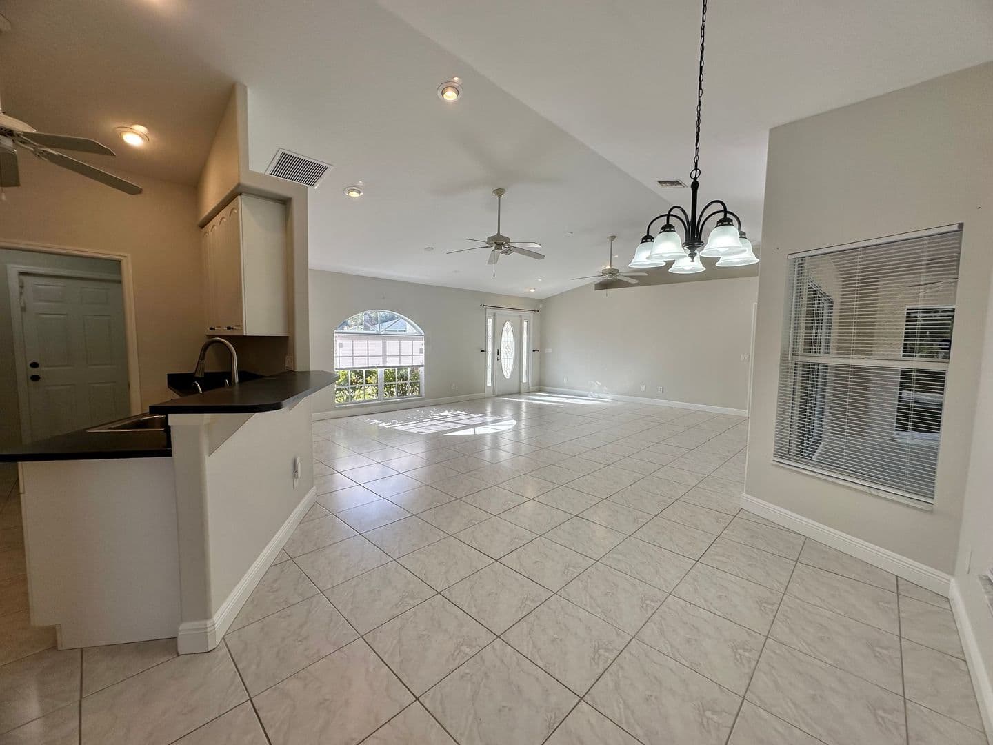 Cape Coral House: 300 SW 24th Pl
