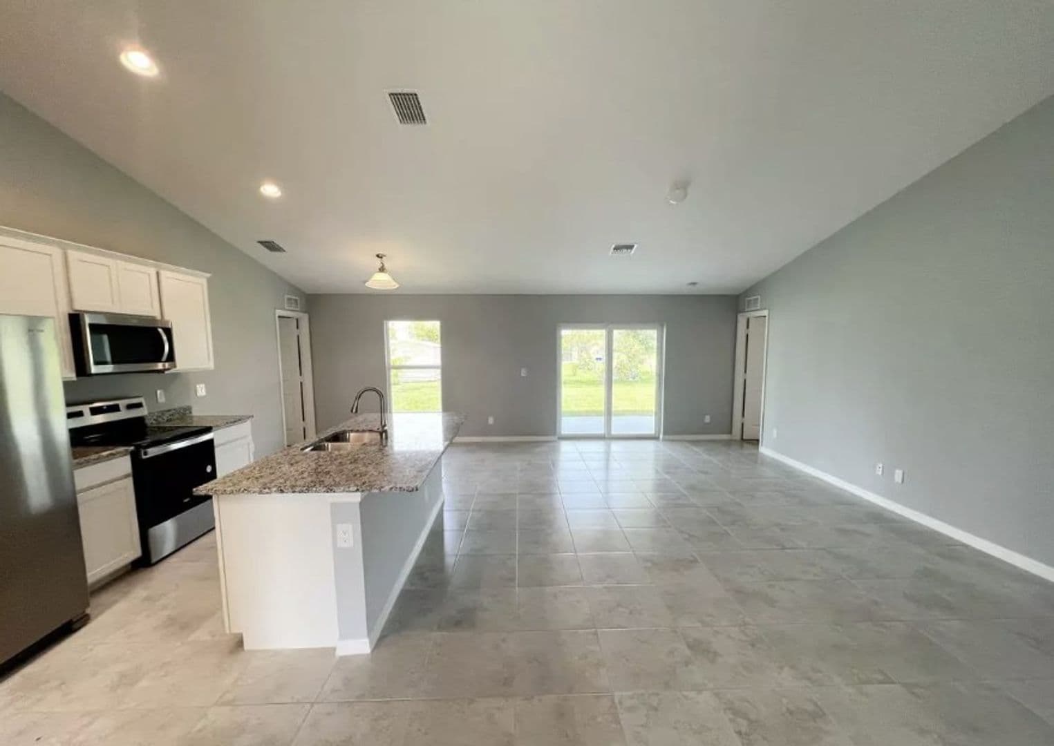 Cape Coral House: 2707 NE 7th Ave