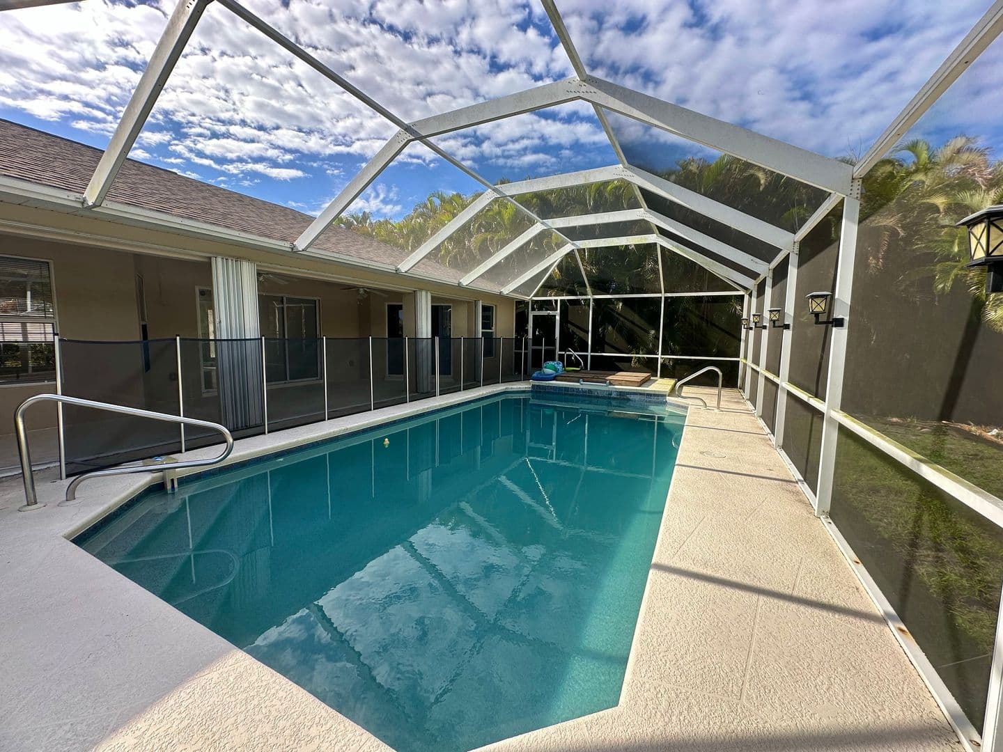Cape Coral House: 300 SW 24th Pl