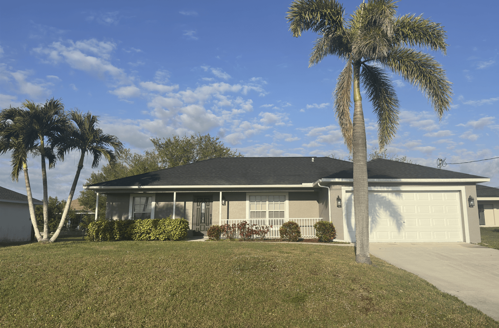 Cape Coral House: 128 NW 25th Pl