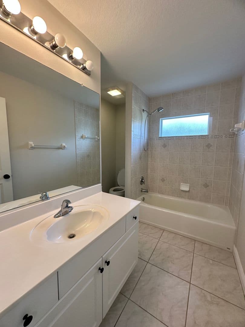 Cape Coral House: 300 SW 24th Pl