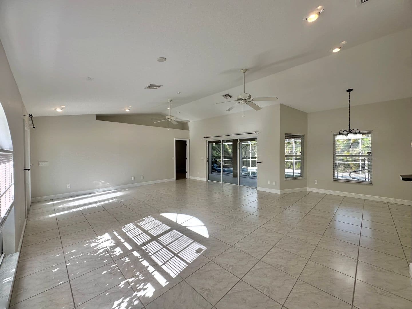 Cape Coral House: 300 SW 24th Pl