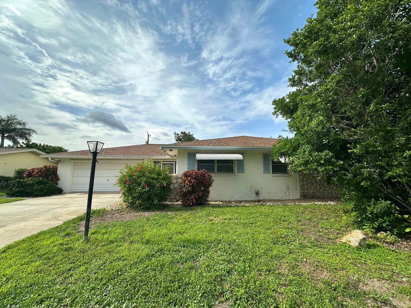 Cape Coral House: 443 Monterey Ave