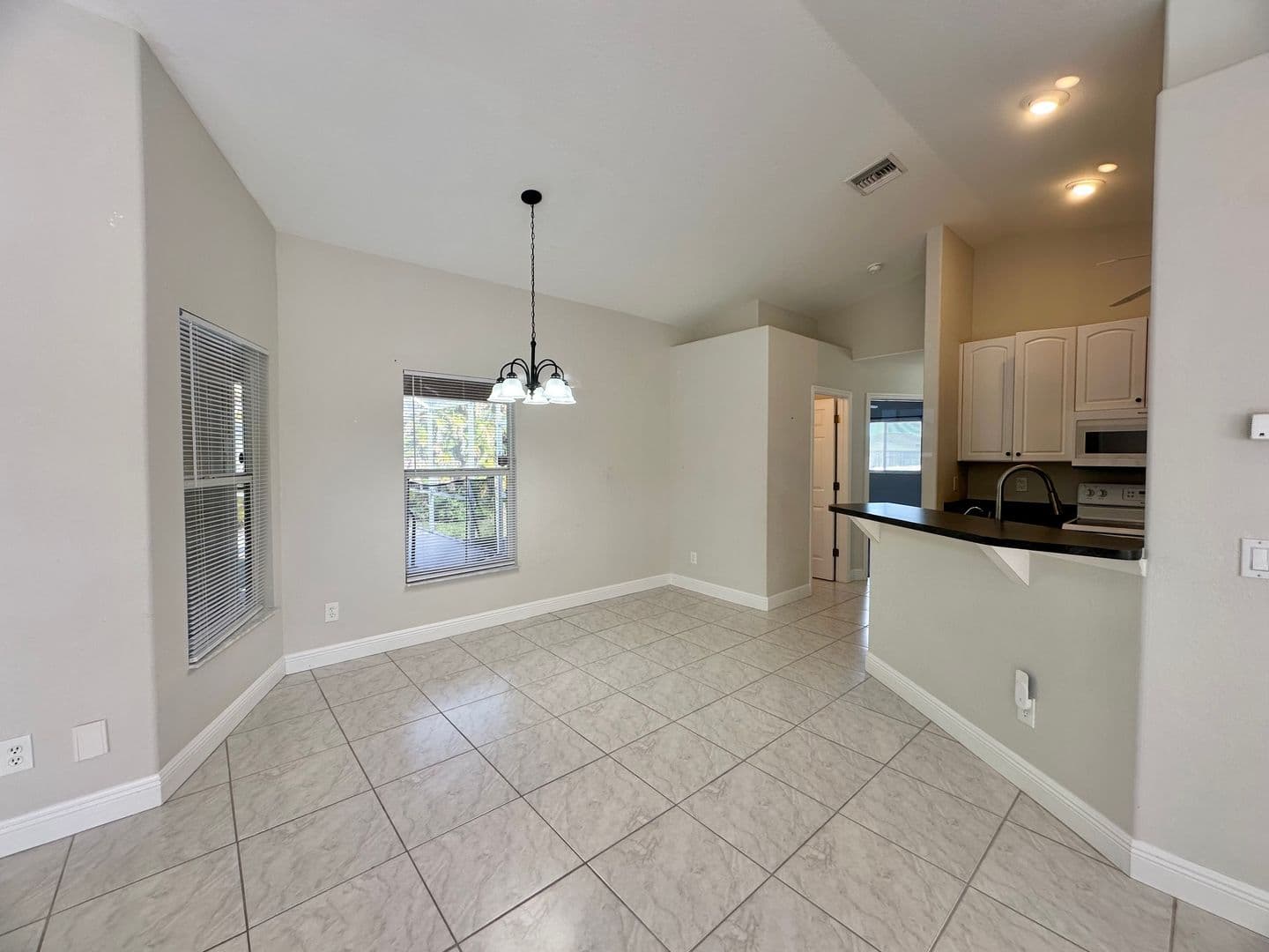 Cape Coral House: 300 SW 24th Pl