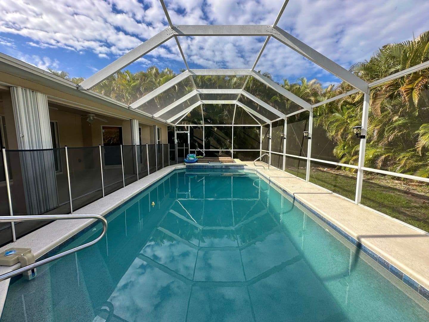Cape Coral House: 300 SW 24th Pl