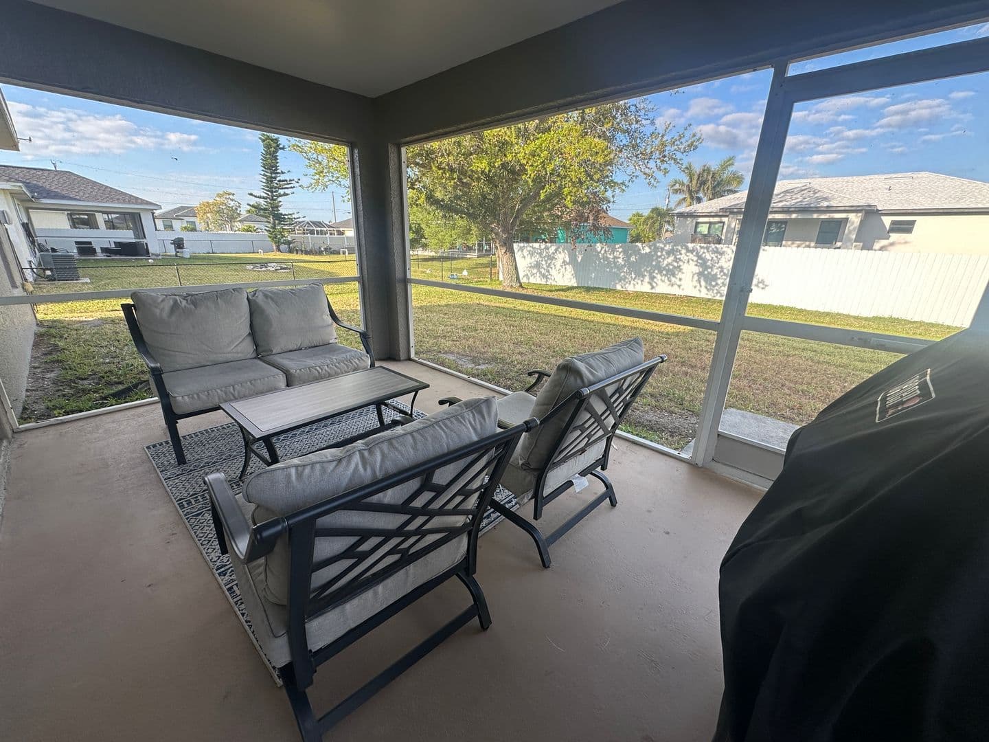 Cape Coral House: 128 NW 25th Pl