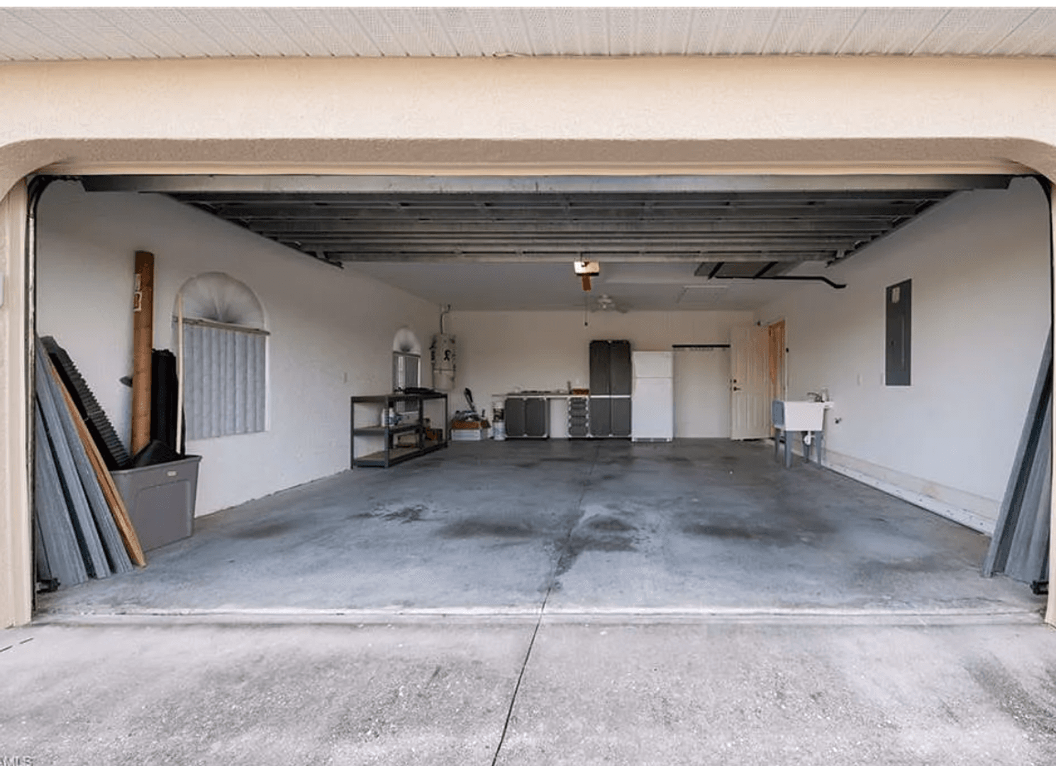 Cape Coral House: 300 SW 24th Pl