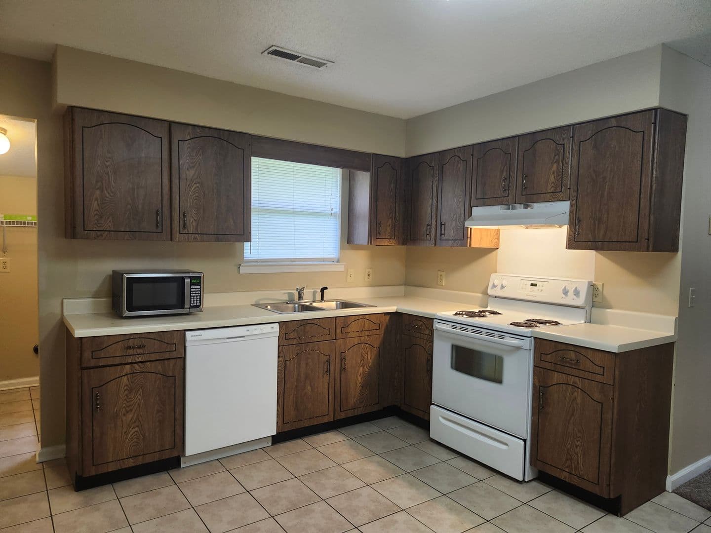 Rossville Apartment: 107 Lytle Road