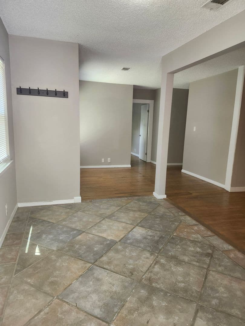 Chattanooga House: 2081 Mae Dell Road