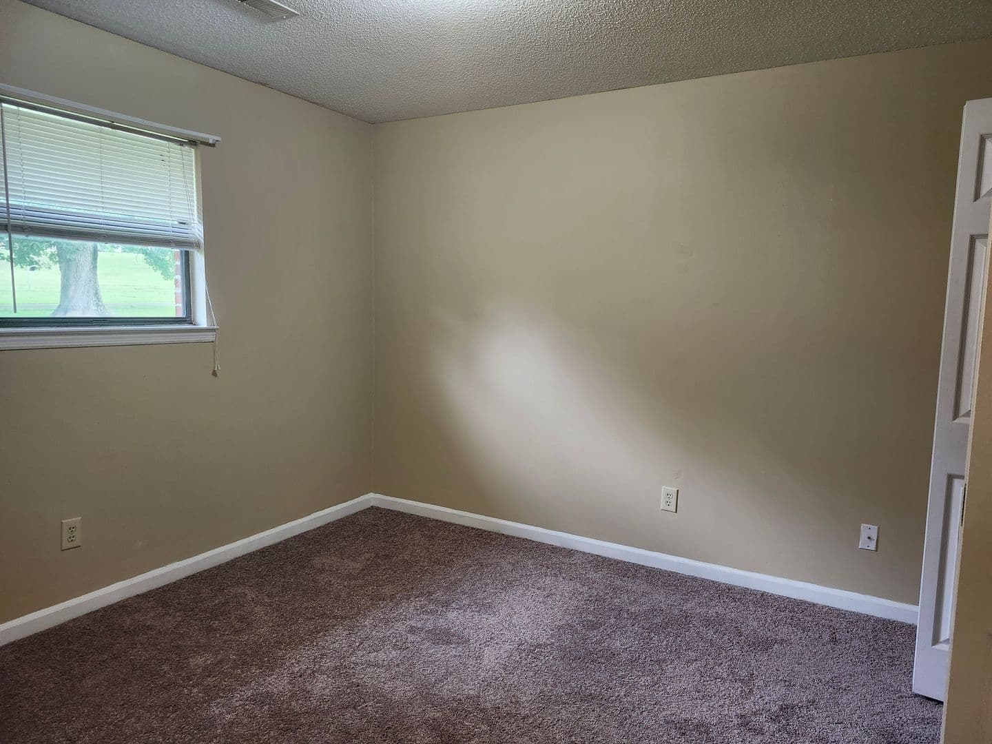 Rossville Apartment: 107 Lytle Road