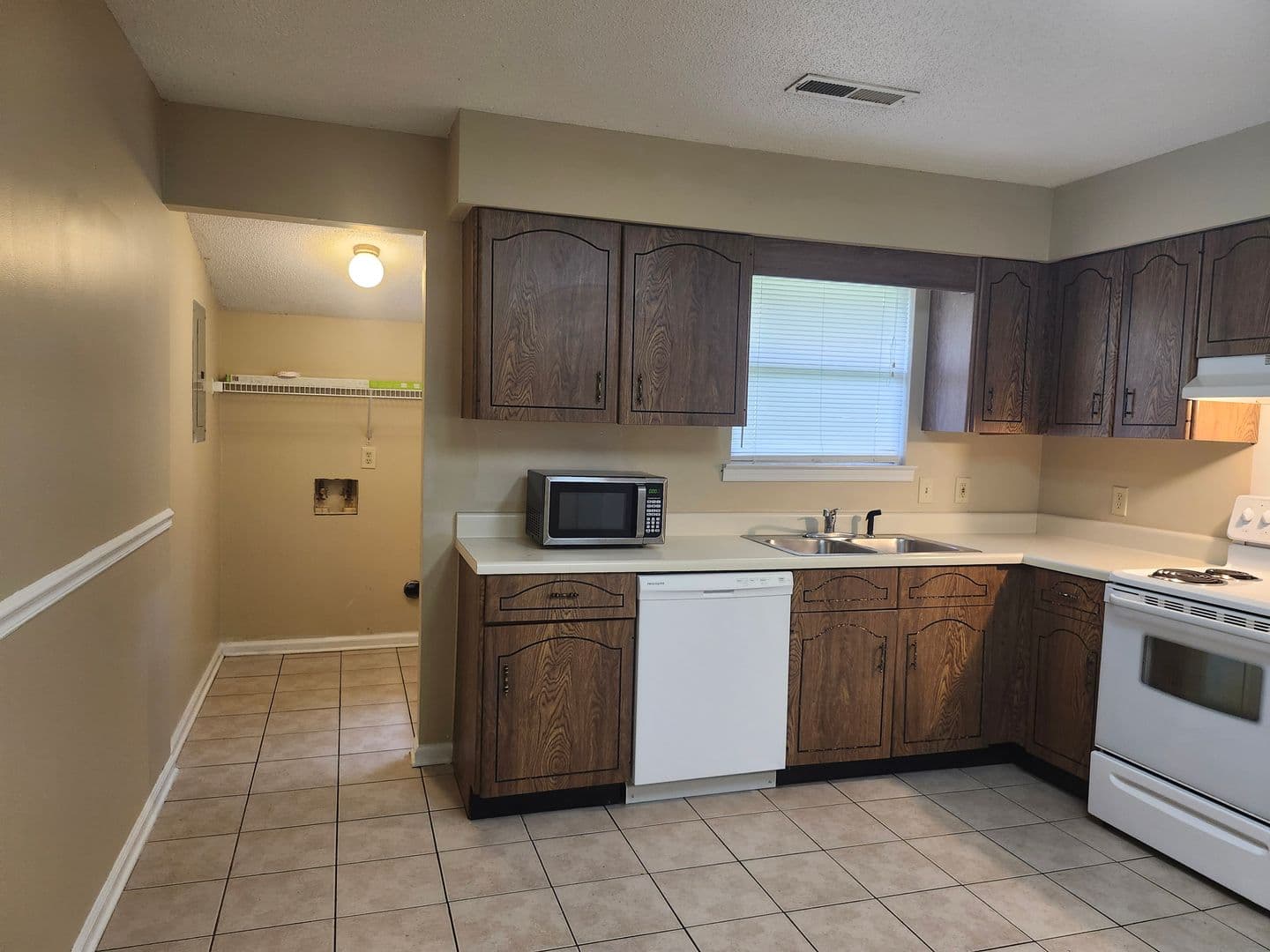 Rossville Apartment: 107 Lytle Road