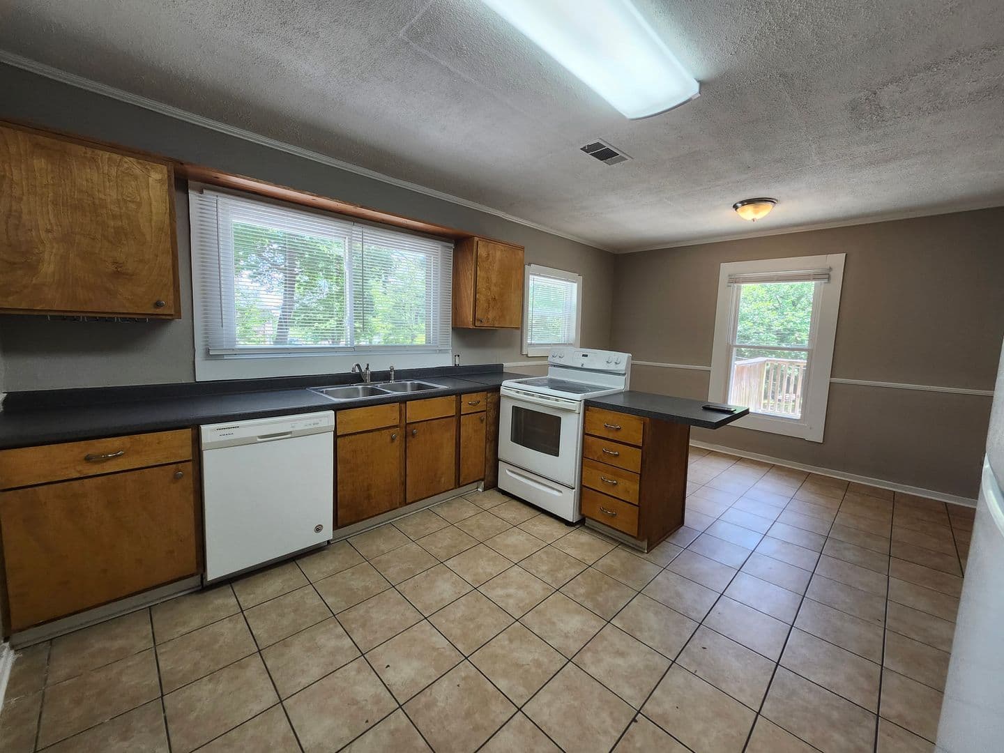 Chattanooga House: 2081 Mae Dell Road