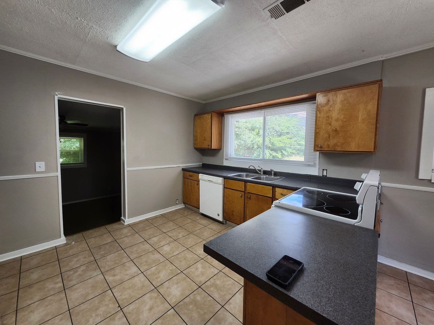 Chattanooga House: 2081 Mae Dell Road