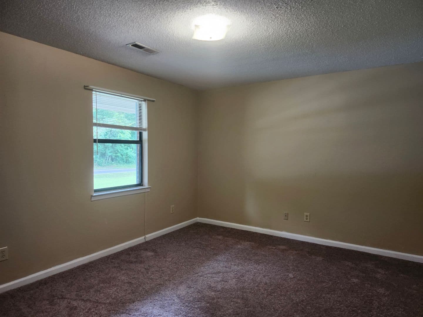 Rossville Apartment: 107 Lytle Road