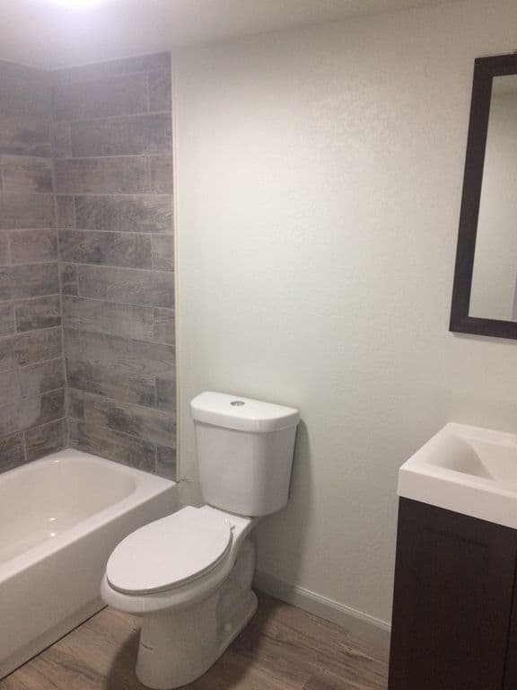 HOBBS Apartment: 312-318 E ST. ANNE PL