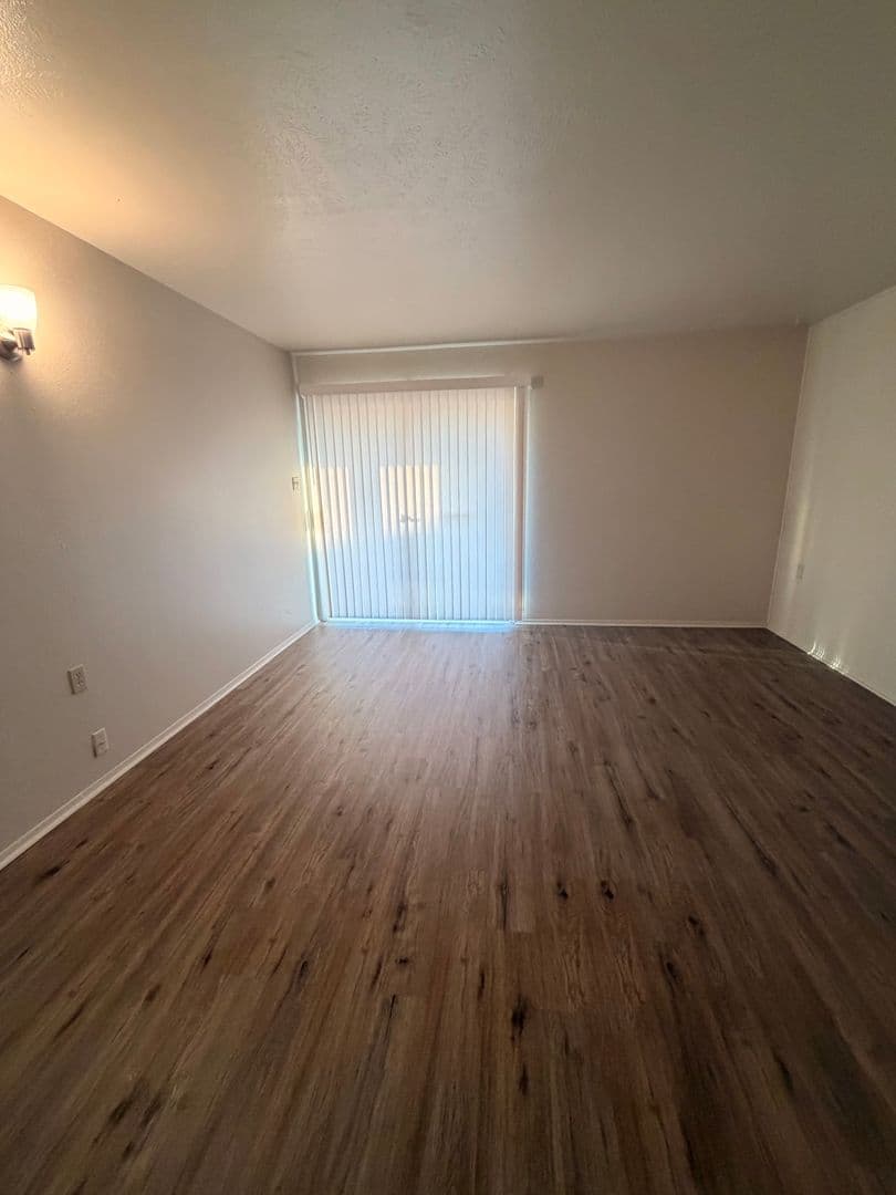 Hobbs Apartment: 2021 N. Jefferson