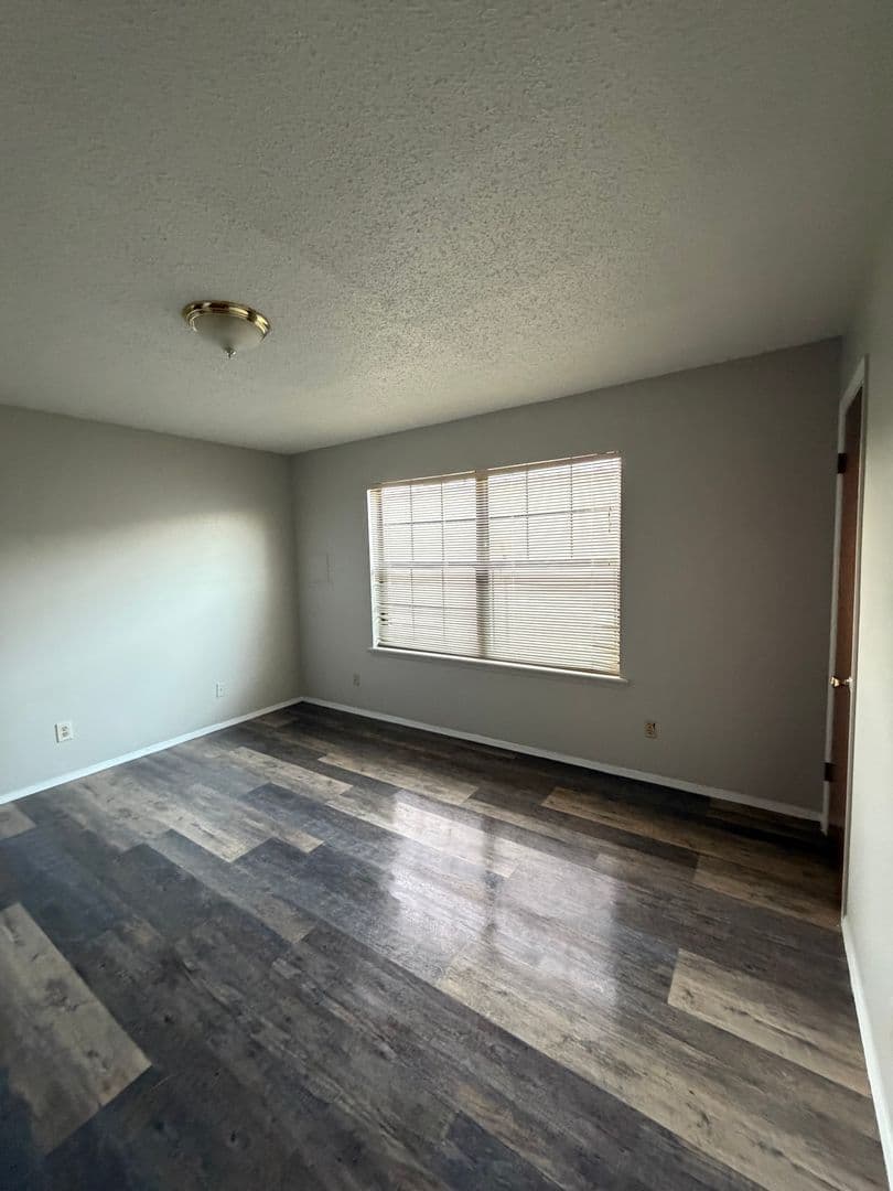 Hobbs Apartment: 616-716 Calle Sur