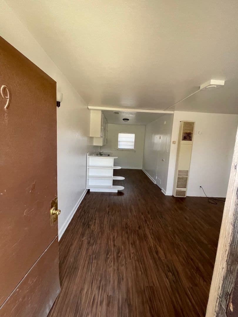Hobbs Apartment: 700 E Park