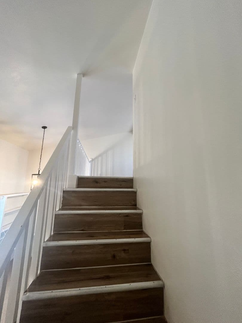 Hobbs Apartment: 700 E Park