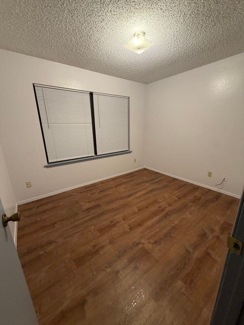 Hobbs Apartment: 616-716 Calle Sur