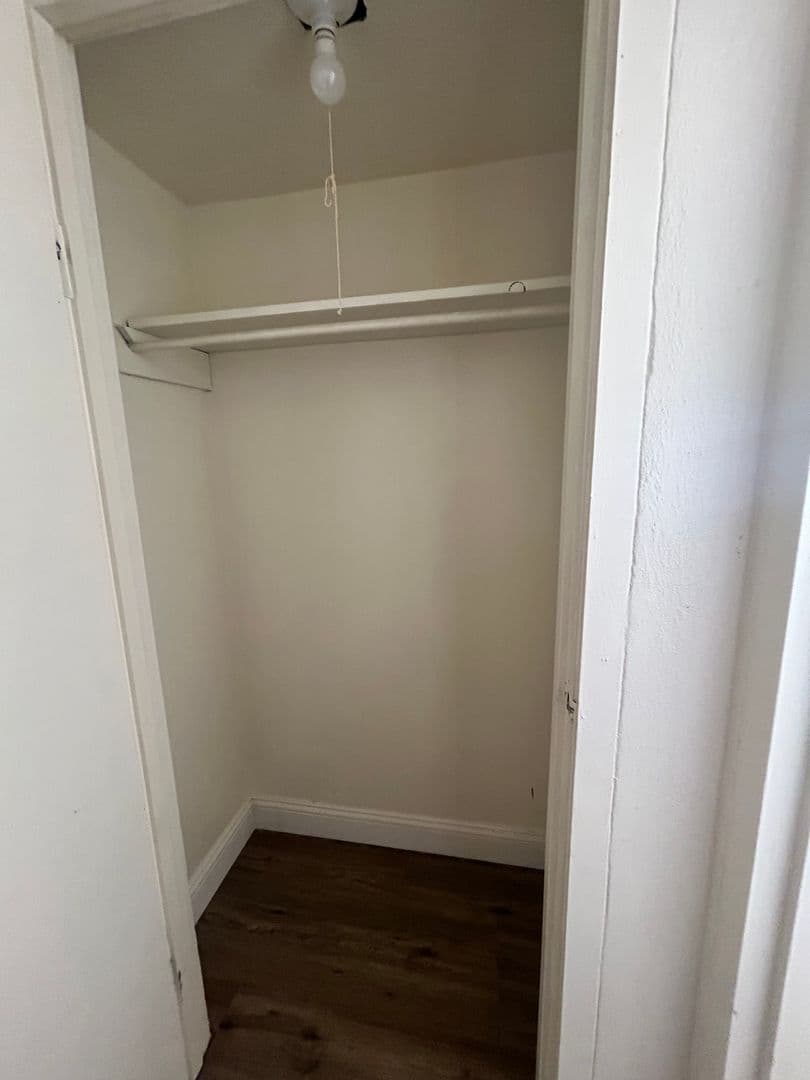 Hobbs Apartment: 700 E Park