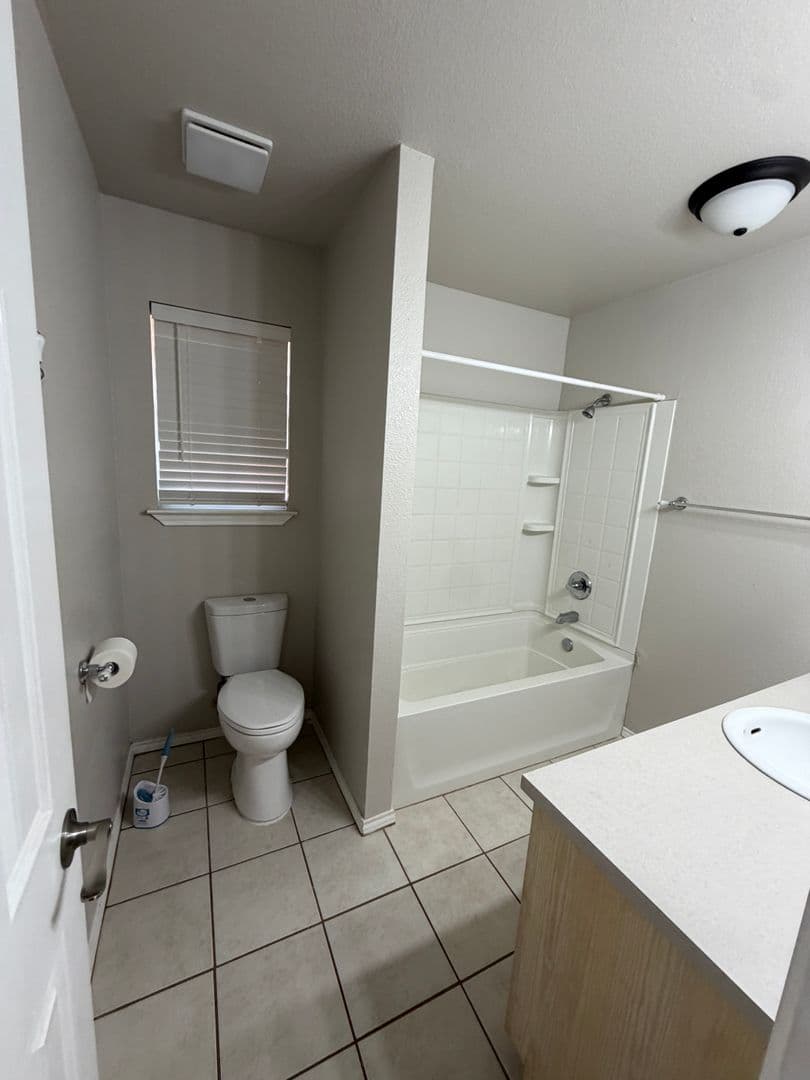 Midland House: 4407 Trevino st