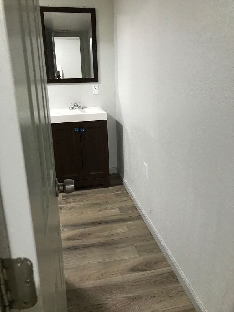 HOBBS Apartment: 312-318 E ST. ANNE PL