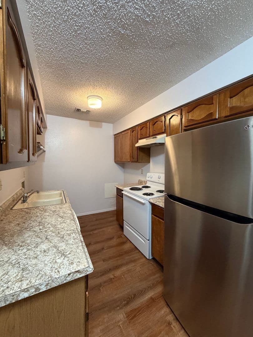 Hobbs Apartment: 616-716 Calle Sur