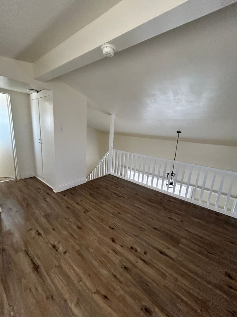 Hobbs Apartment: 700 E Park