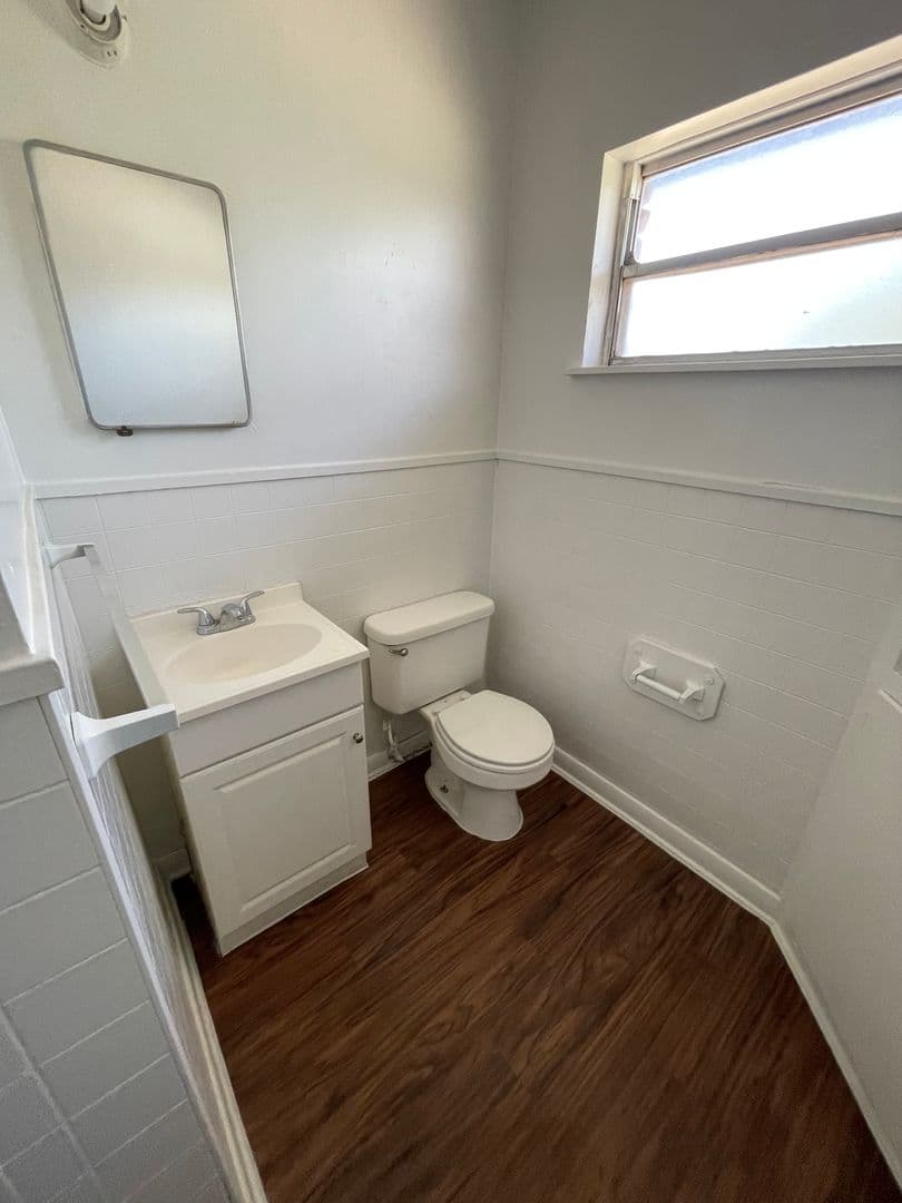 Hobbs Apartment: 700 E Park