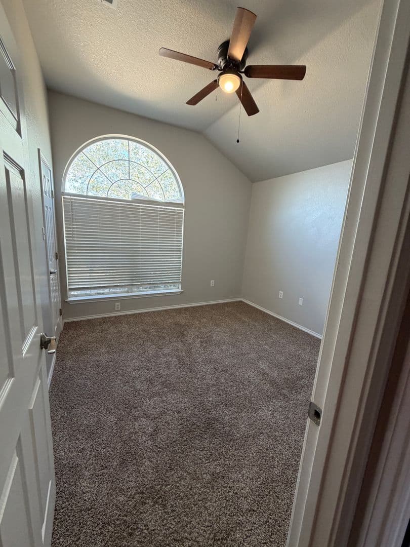 Midland House: 4407 Trevino st