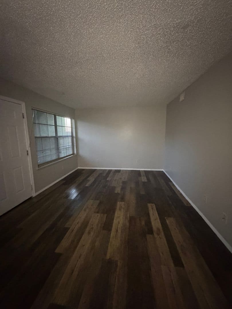 Hobbs Apartment: 616-716 Calle Sur