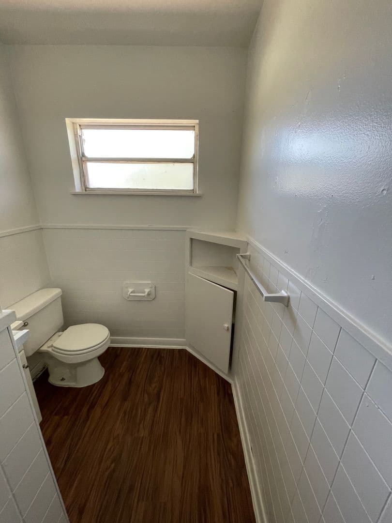 Hobbs Apartment: 700 E Park
