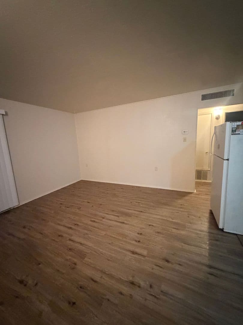 Hobbs Apartment: 2021 N. Jefferson
